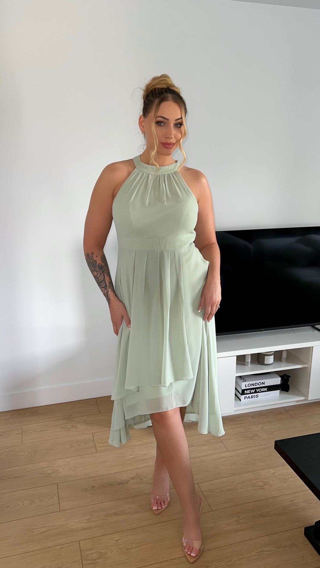 Amy Fraser Facebook ad: try on some dresses with me from @everprettyofficial