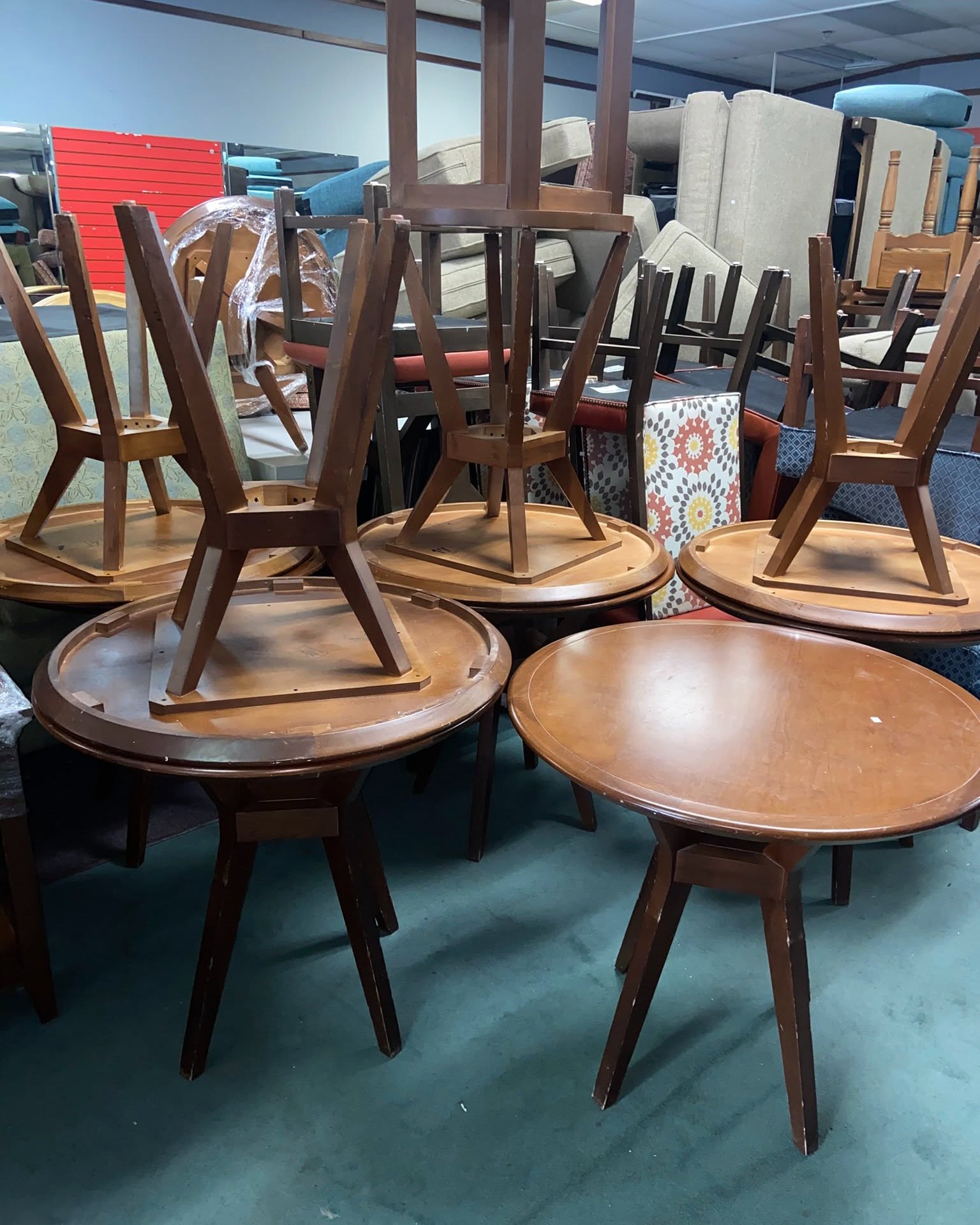 Stan Williams Facebook ad: Round bar tables 32 Diameter from Resort Hotelz