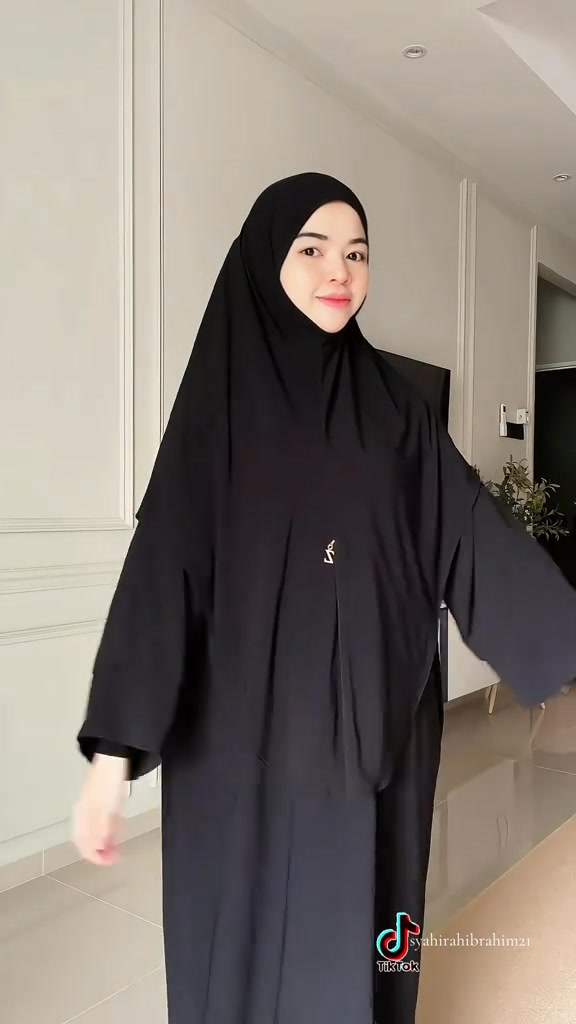 Zihaluv.com Facebook ad: ZULEIKA Instant Syria, Tak Perlu Iron, Terus Cantik