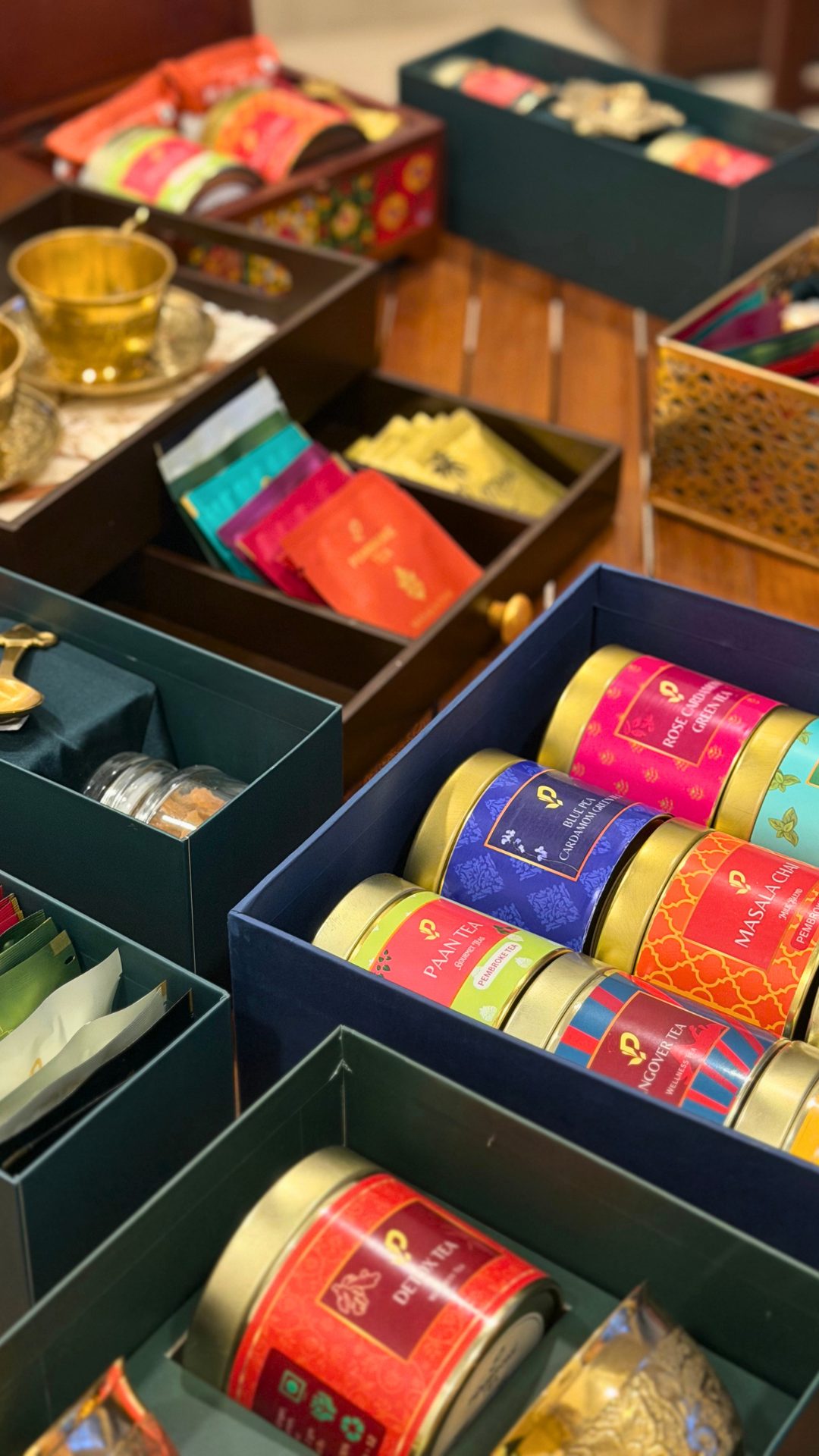 Pembroke Tea Facebook ad: Chat with us