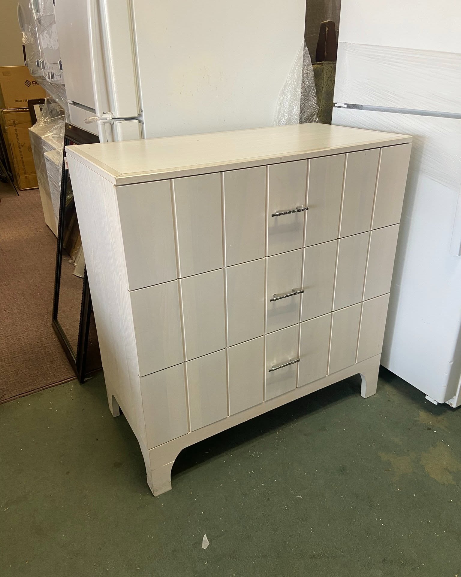 Stan Williams Facebook ad: 3 Drawer Dresser for $99 from Resort Hotelz