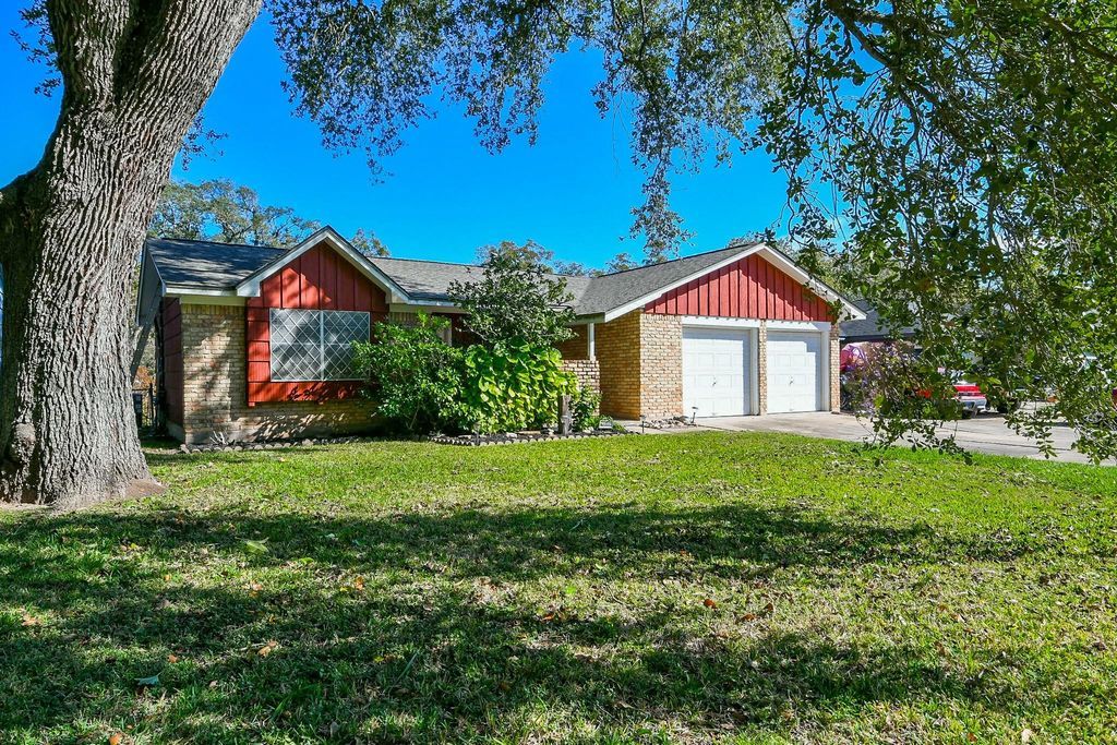 Featured Homes on HAR.com Facebook ad: 129 Cannon St, Clute, TX 77531