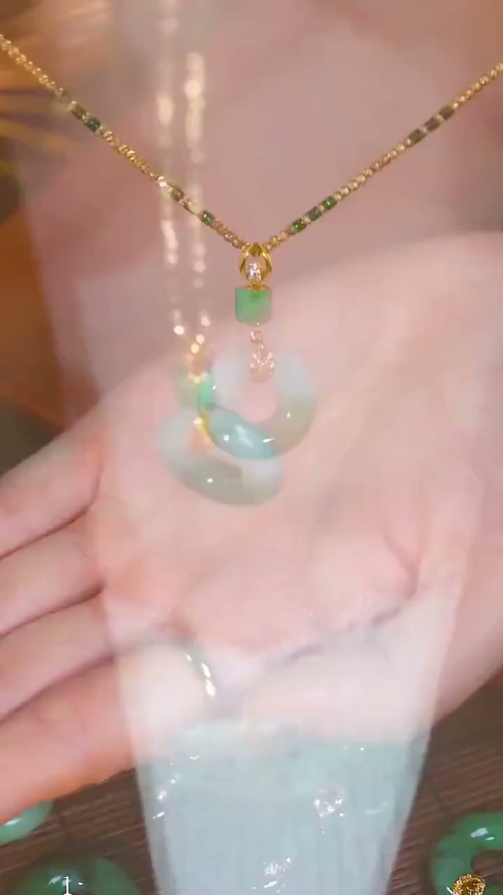 Wayifustyle1 Facebook ad: High-Quality Hetian Jade Necklace