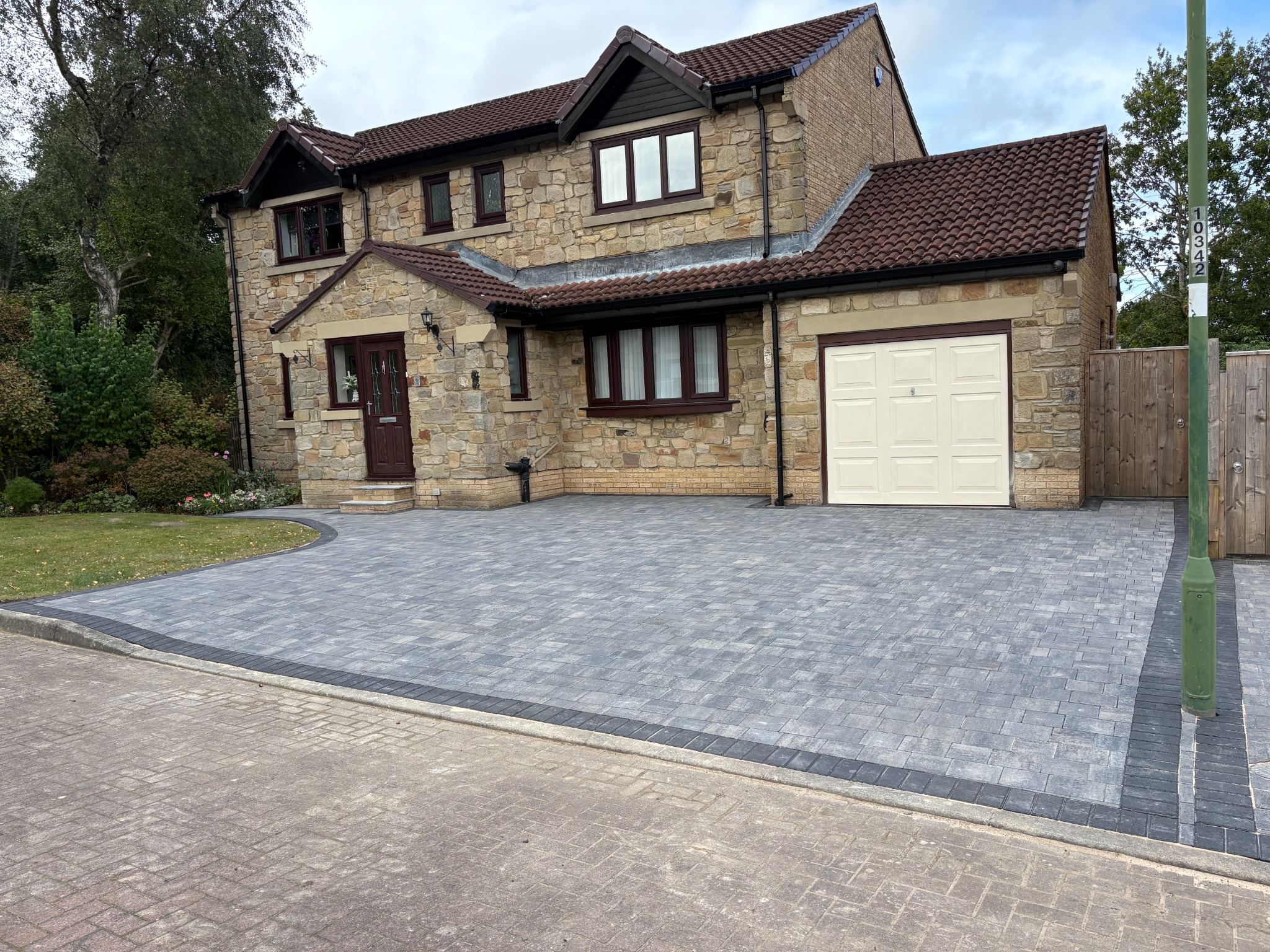 Elite paving and landscaping Facebook ad: Run by a Tradesman.