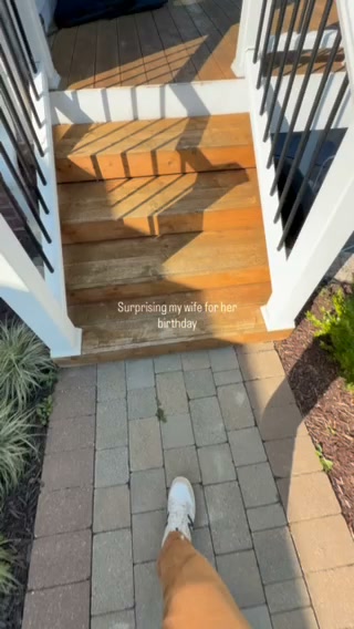 pergolux.au Facebook ad: Transform Your Backyard