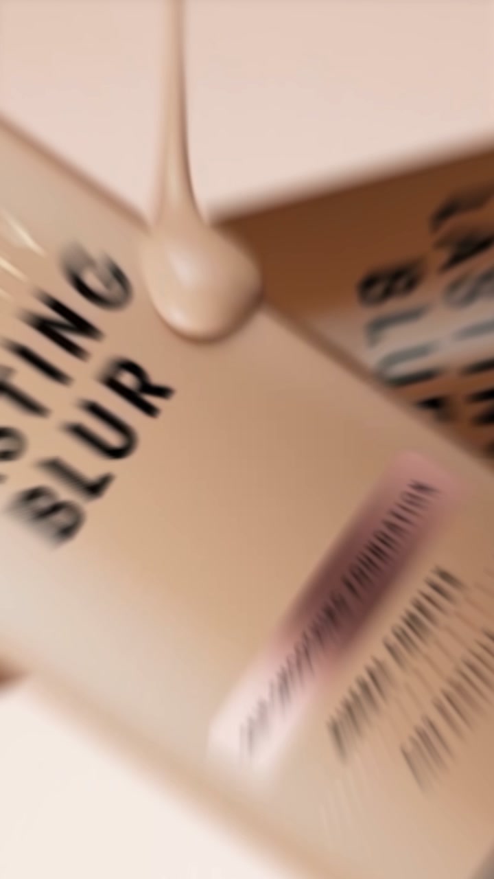 Max Factor Facebook ad: Bekväm och andningsbar formula som följer hudens rörelser.