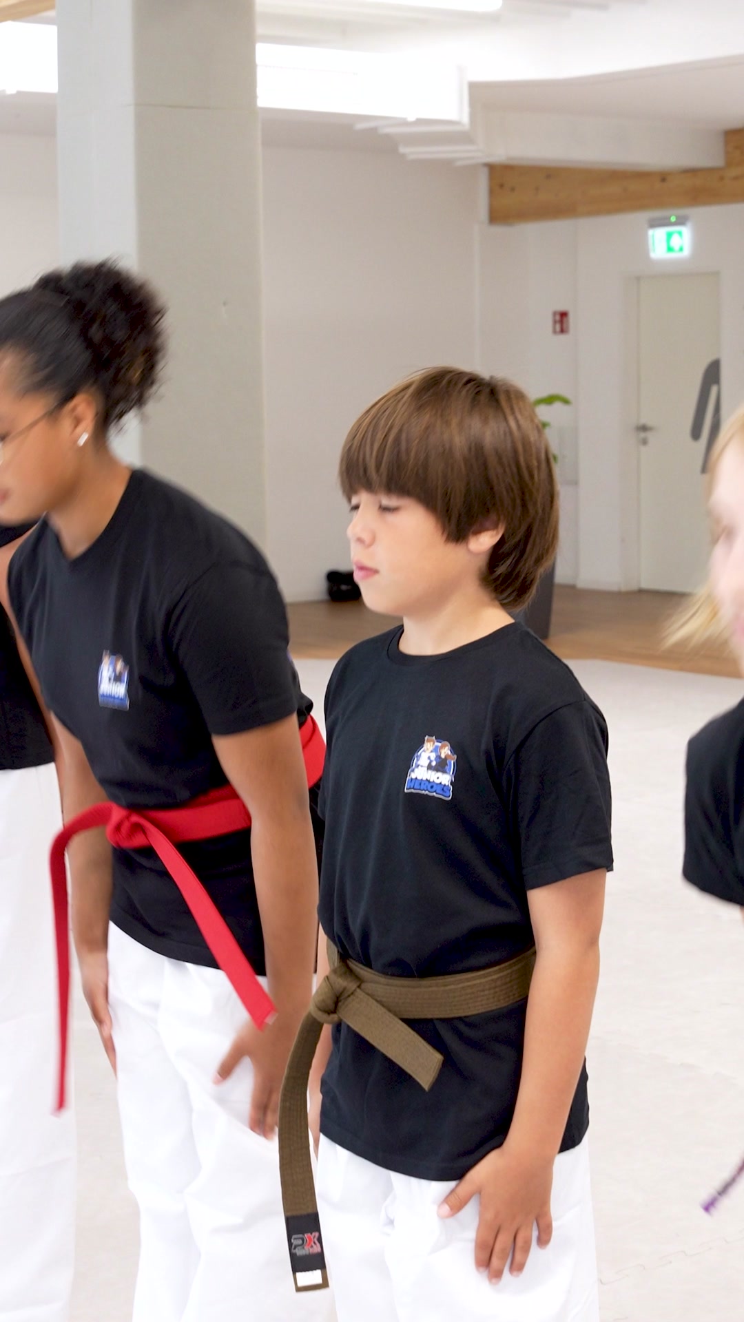 Sportschule Defcon Dorsten Facebook ad: Mutig sein ist kinderleicht, bei den Junior Heroes!