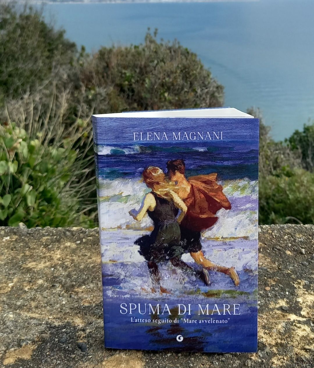 Elena Magnani scrittrice Facebook ad: Spuma di mare. La saga della famiglia Mazzeo