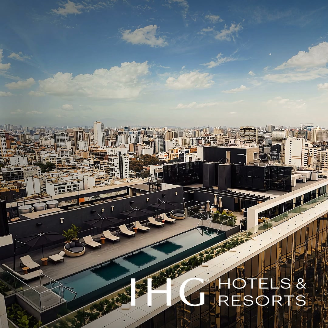 IHG Hotels & Resorts Facebook ad: Encuentra el sol que buscas