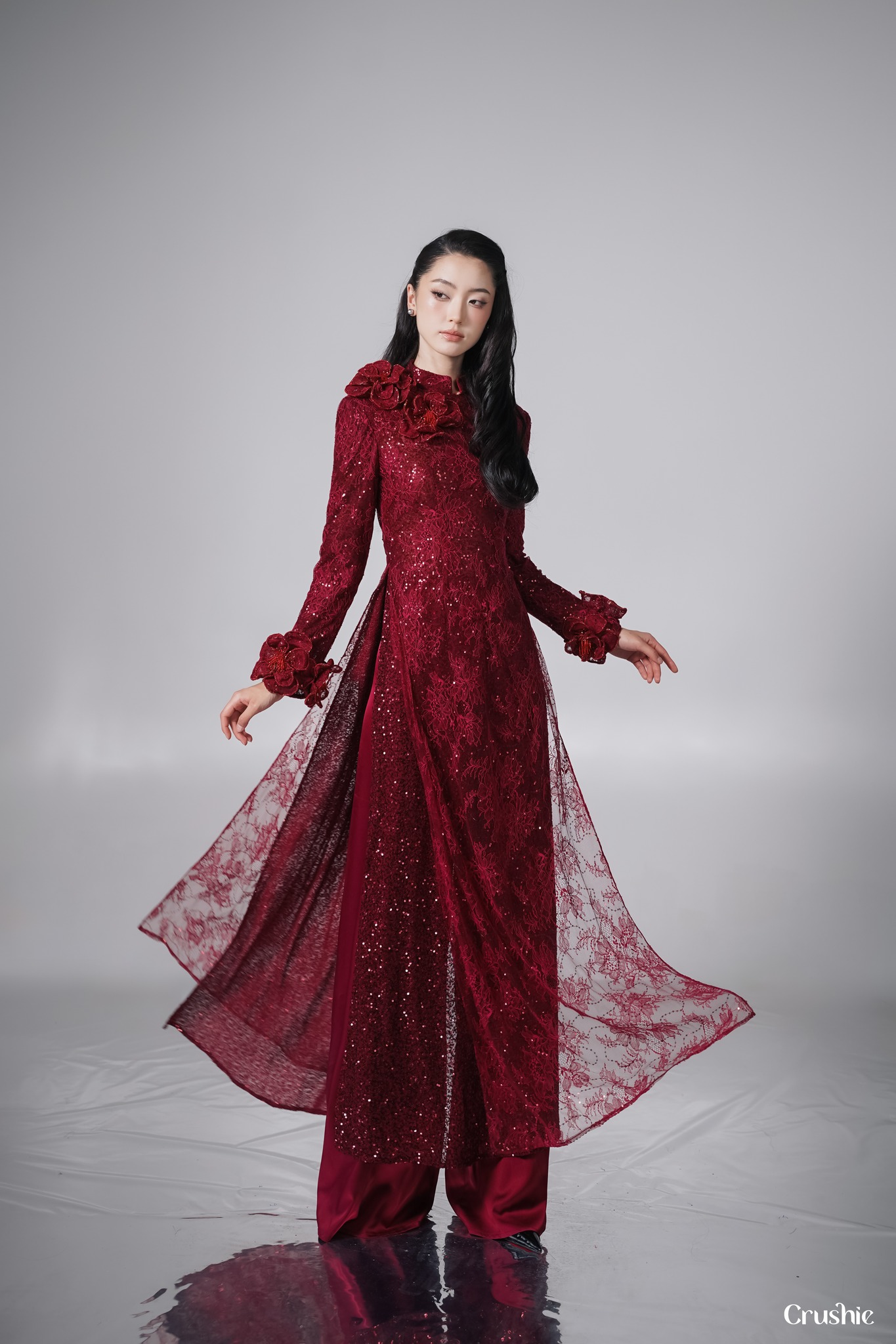 Crushie Facebook ad: HAI DUONG AO DAI