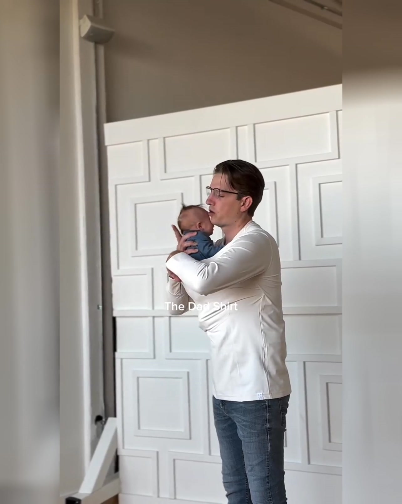 Beelaunch Store Facebook ad: Baby Carrier Shirt for Dads