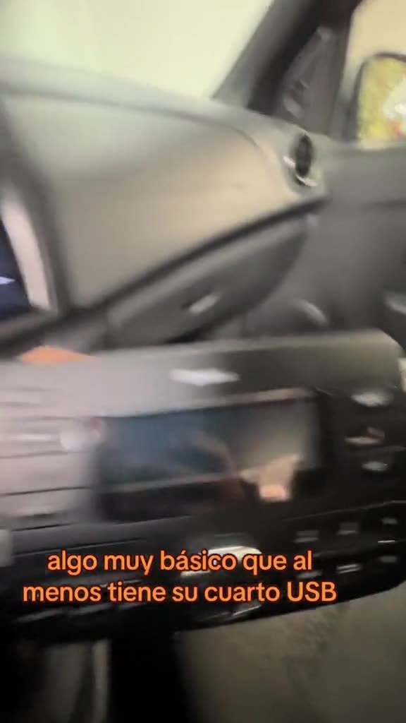 Car Setting Bogota Facebook ad: Chatea con nosotros