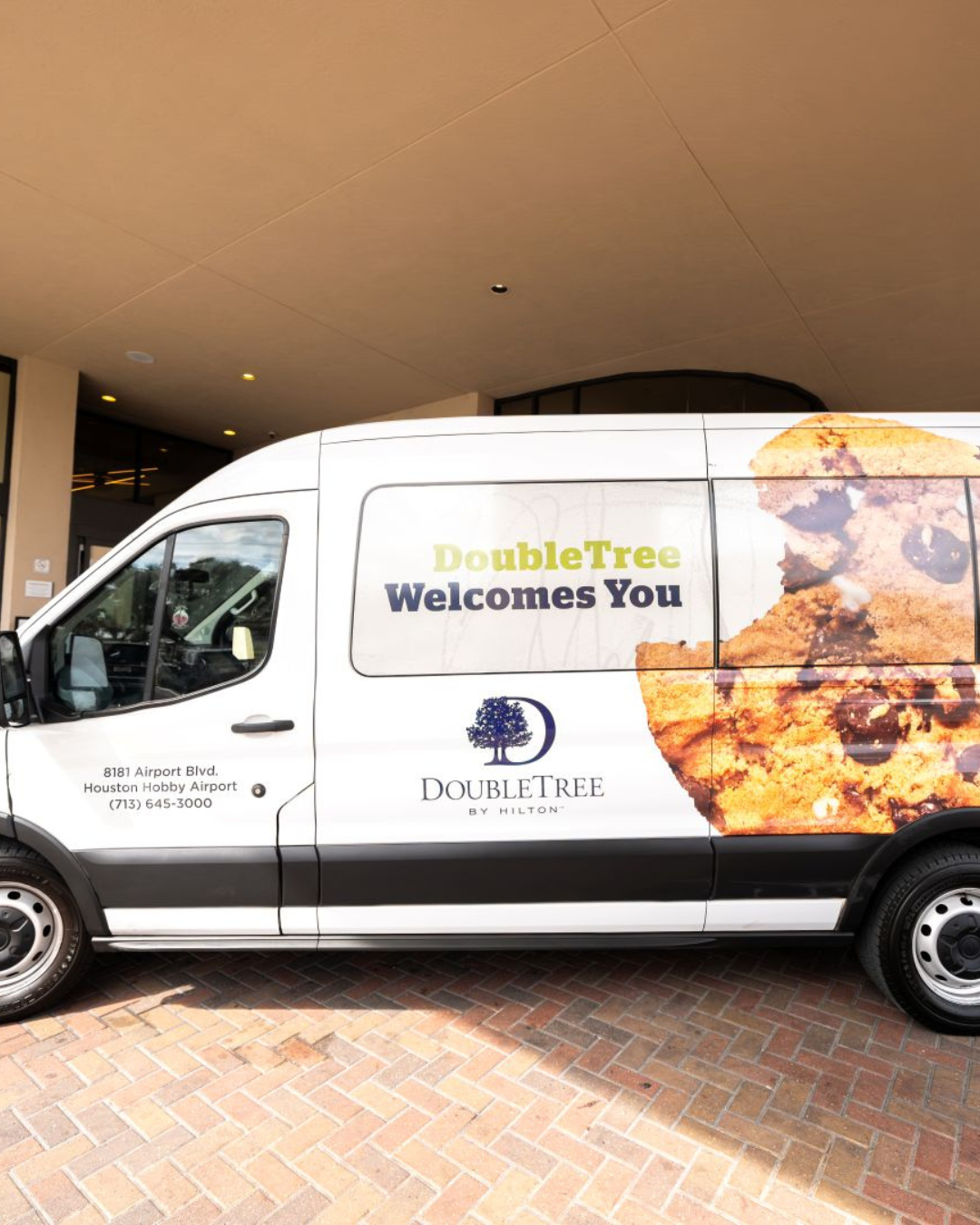 DoubleTree by Hilton Houston Hobby Airport Facebook ad: Flying into Houston Hobby?