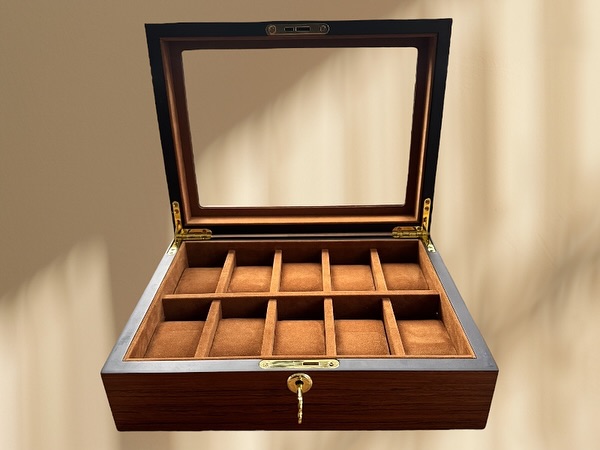 Lux Watch Box Co. Facebook ad: Lux Heritage 10 - Amber Chestnut