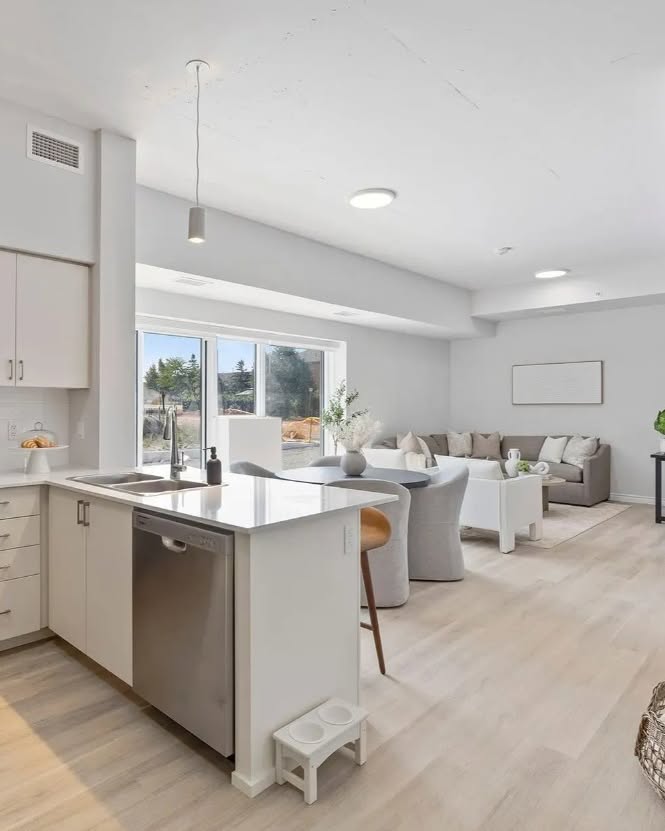 Niki Manghwani Facebook ad: 1 Bed 1 Bath Apartment