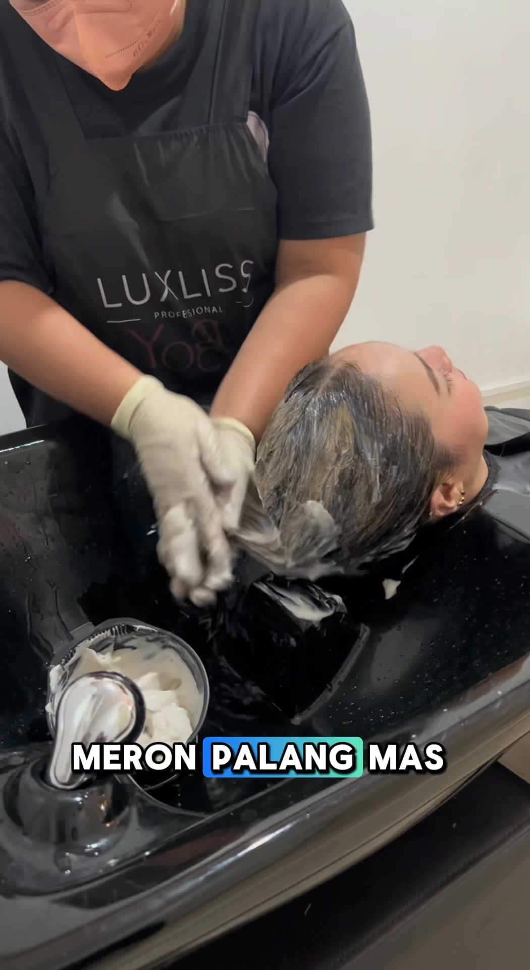 ROYCE. Salon and Barbers Facebook ad: ๐ ๐ฒ๐๐ฟ๐ผ ๐ ๐ฎ๐ป๐ถ๐น๐ฎโ๐ ๐ญ๐๐ ๐ฒ๐๐ฒ๐ฟ ๐๐ฎ๐น๐ผ๐ป ๐๐ผโฆ