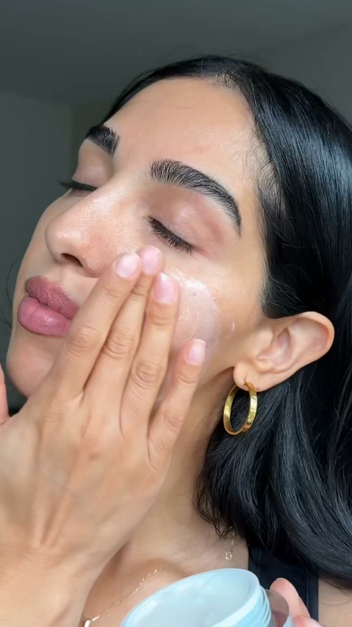 Elemis Facebook ad: Daily moisturizer with SPF 30