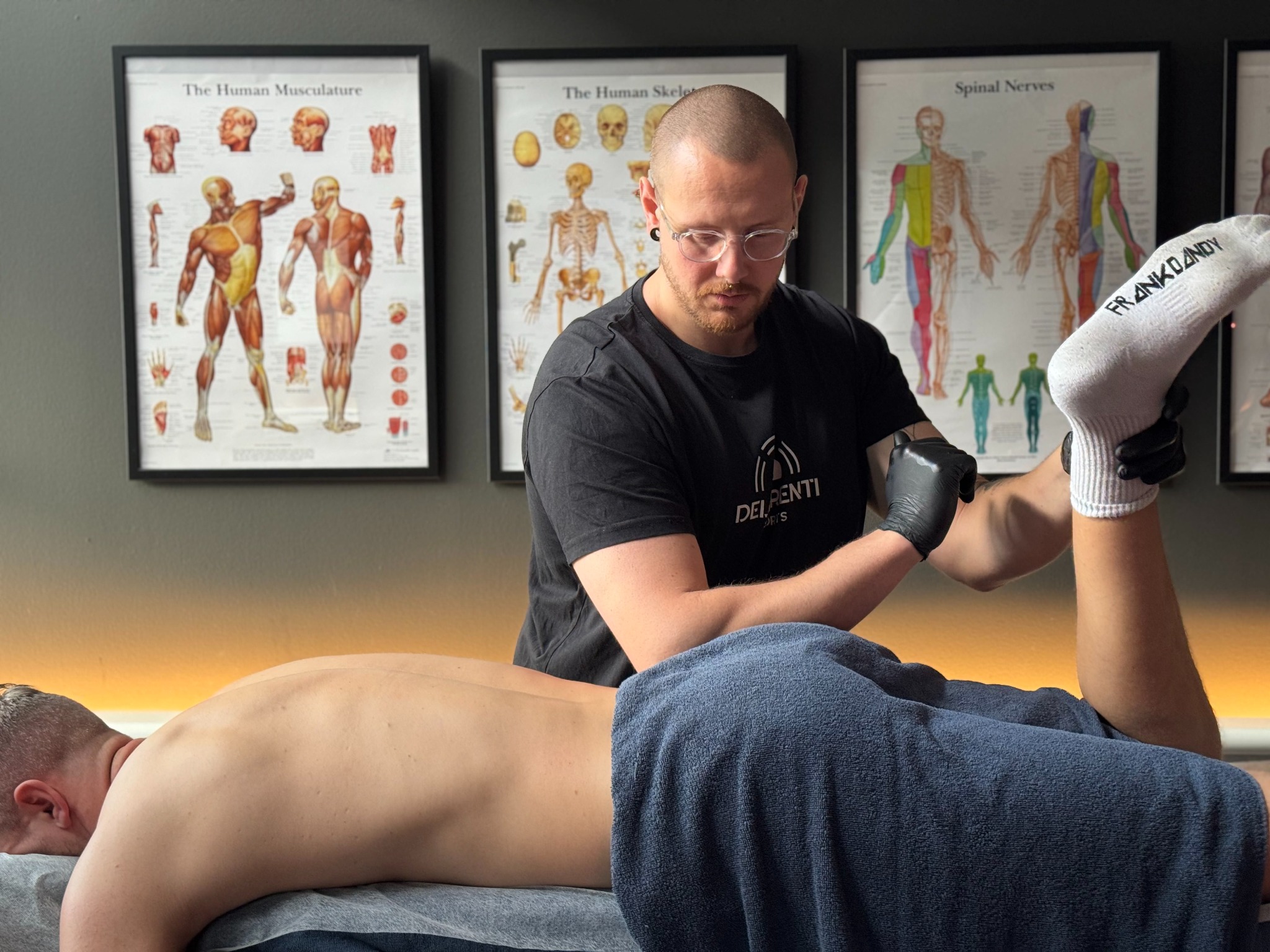 Dellerenti Sports Massage Facebook ad: Betyget 4,9 av 5 från över 741 omdömen!