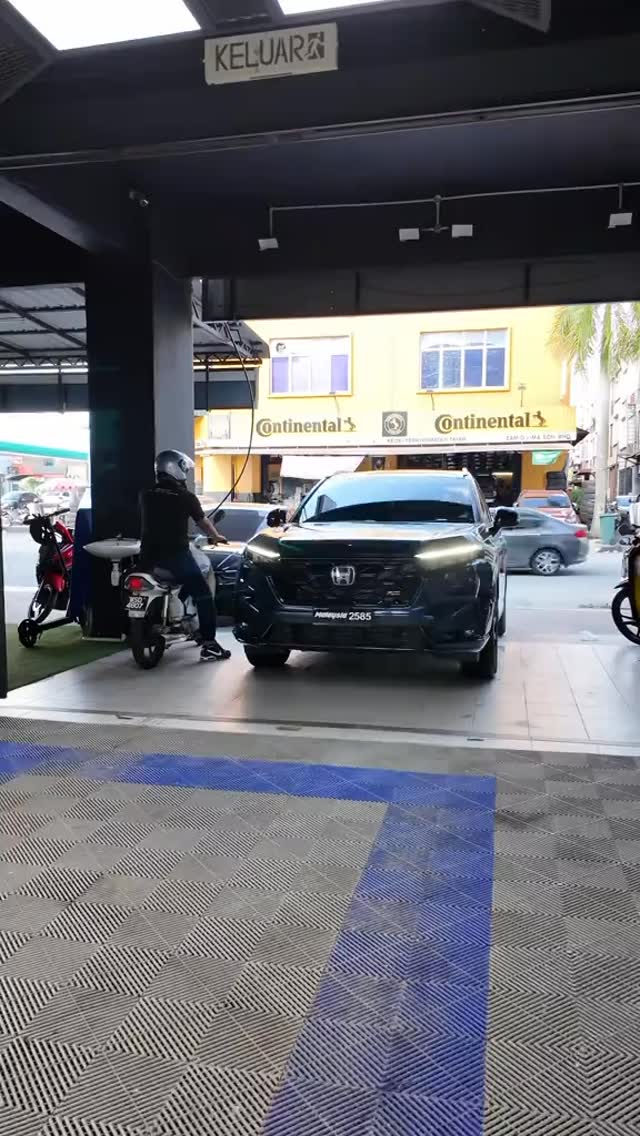 TMK Industries - tint coat ppf Facebook ad: Orang fikir tinted ni cuma pasal gelap.