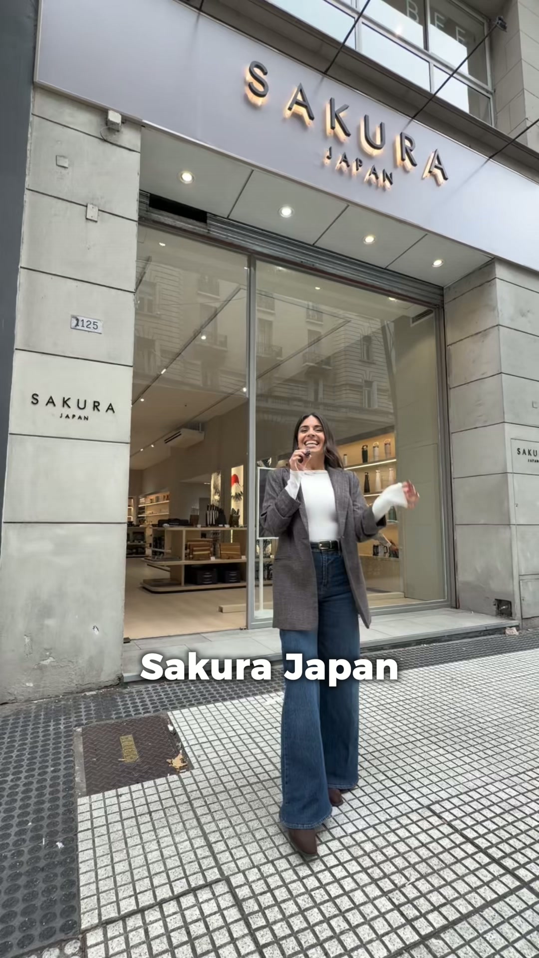 Sakura Japan Facebook ad: ¡Nuestro primer local!