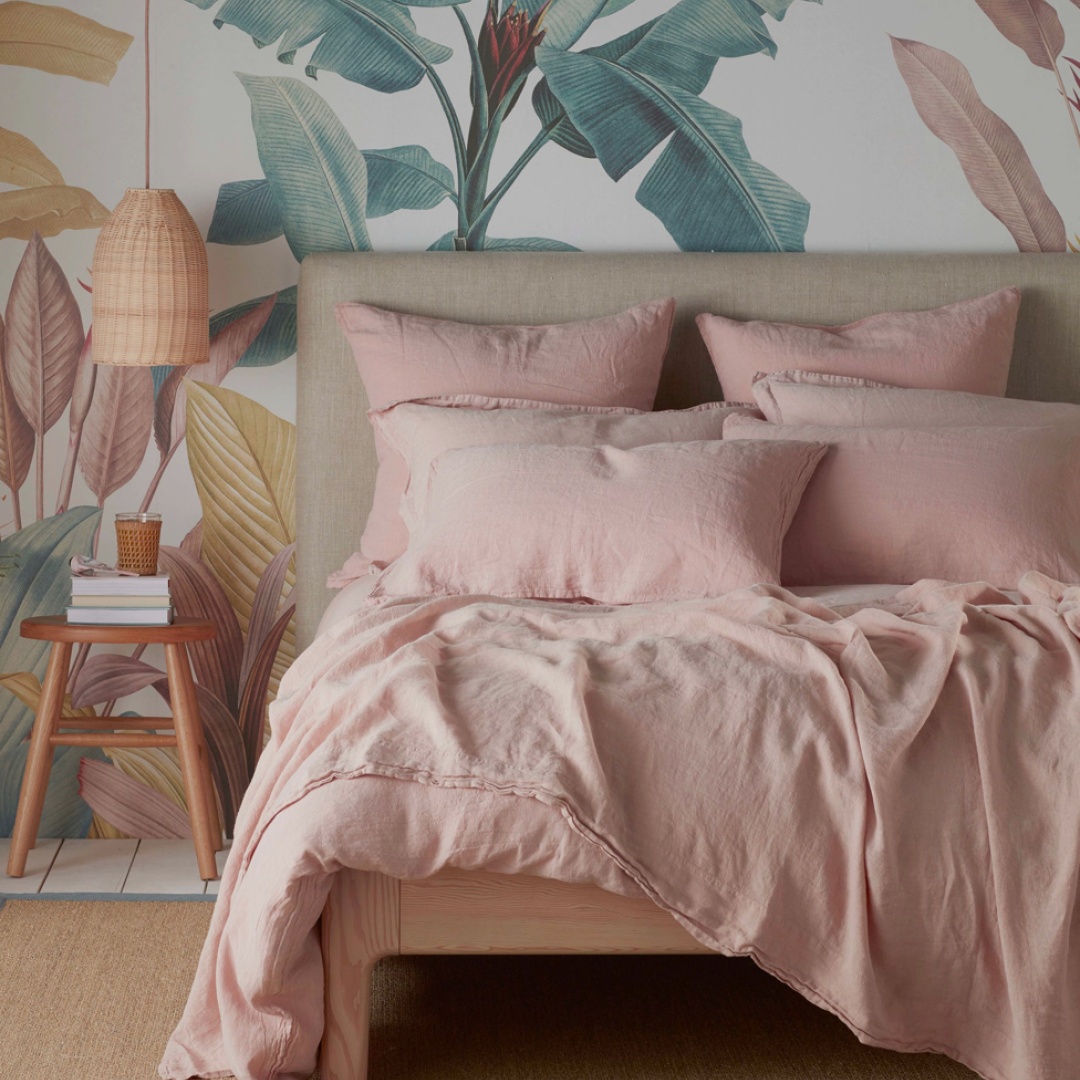 Secret Linen Store Facebook ad: Summer Sale Now On