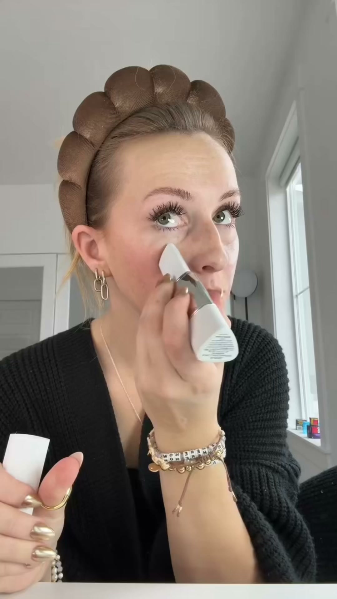 RORO Facebook ad: Smooth, Even, And Effortless Glow-In One Swipe