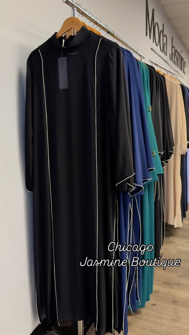 Moda Jasmine Boutique Facebook ad: Elegance, now in Chicago!