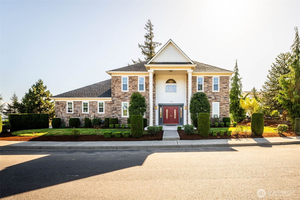 Search Portland-Vancouver Area Homes for Sale Facebook ad: Stunning home offering expansive, stunning, Columbia River…