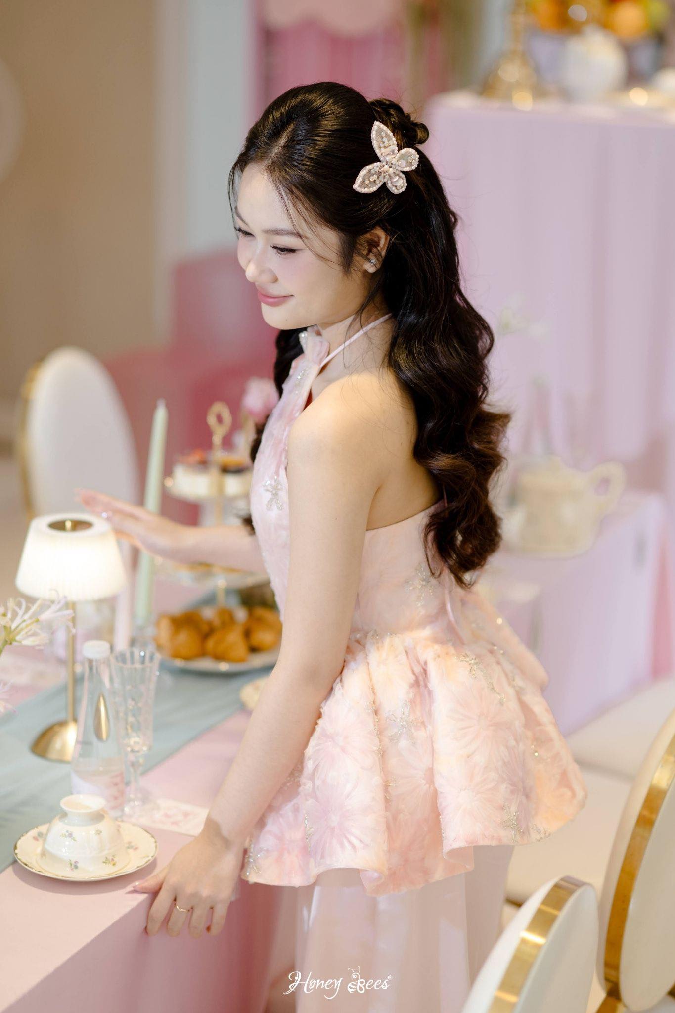 Dịch vụ đám cưới HONEY BEES Facebook ad: 𝐂𝐨𝐥𝐨𝐫𝐟𝐮𝐥 𝐕𝐢𝐛𝐞𝐬 - 𝐓𝐡𝐞 𝐭𝐞𝐧𝐝𝐞𝐫…