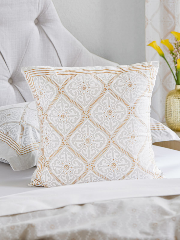 Saffron Marigold Facebook ad: Complete Your Space