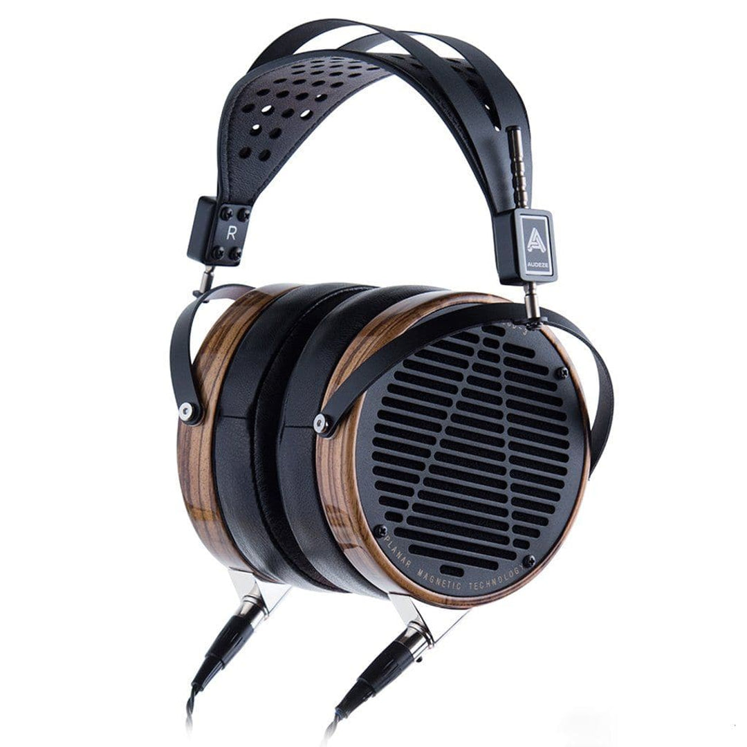 Headphones.com Facebook ad: Honest Content & Reviews, World-Class Customer Service…