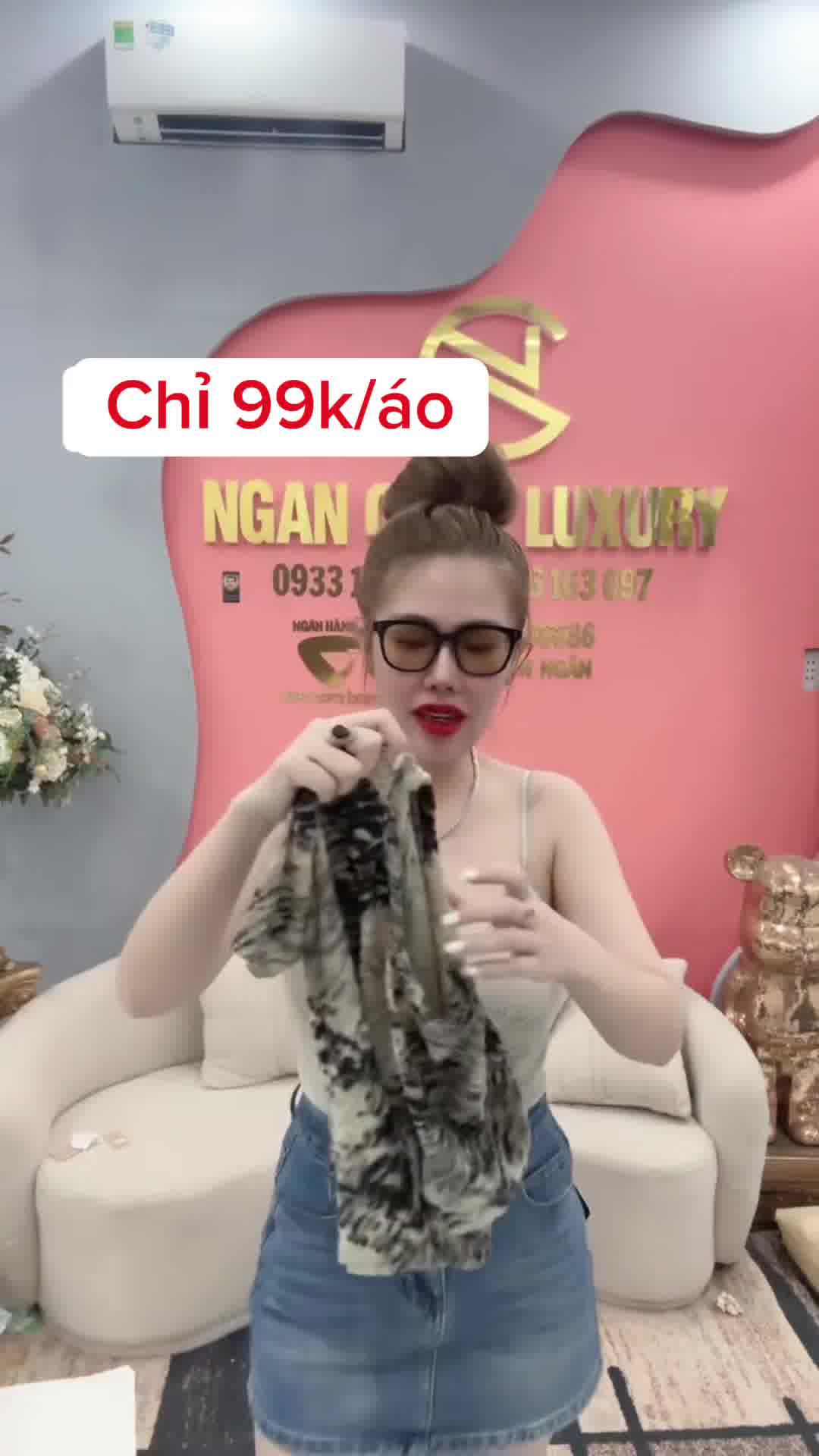 Quỳnh Chi Store Facebook ad: Chỉ 99k/áo, Mua 2 Áo Free Ship