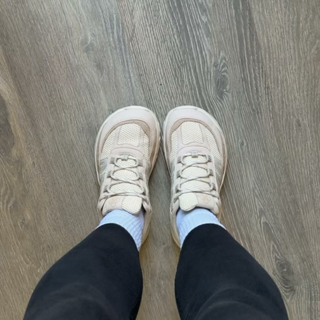 Clotsy Brand Facebook ad: Las zapatillas que harán más fácil tus días