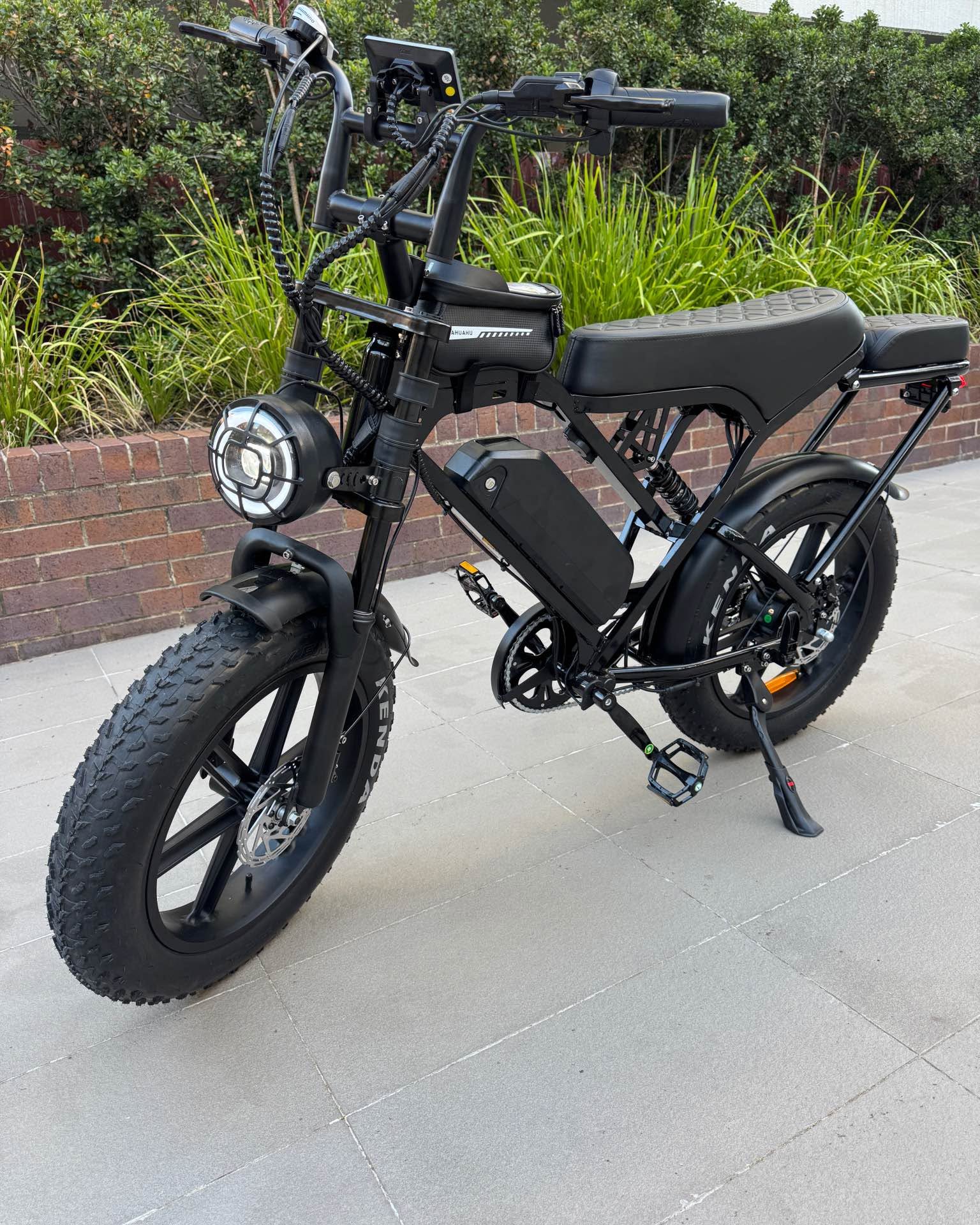 Anna Barcellos Facebook ad: Brand New E-Bike | 1000W | 50km/h | Tracking GPS +…