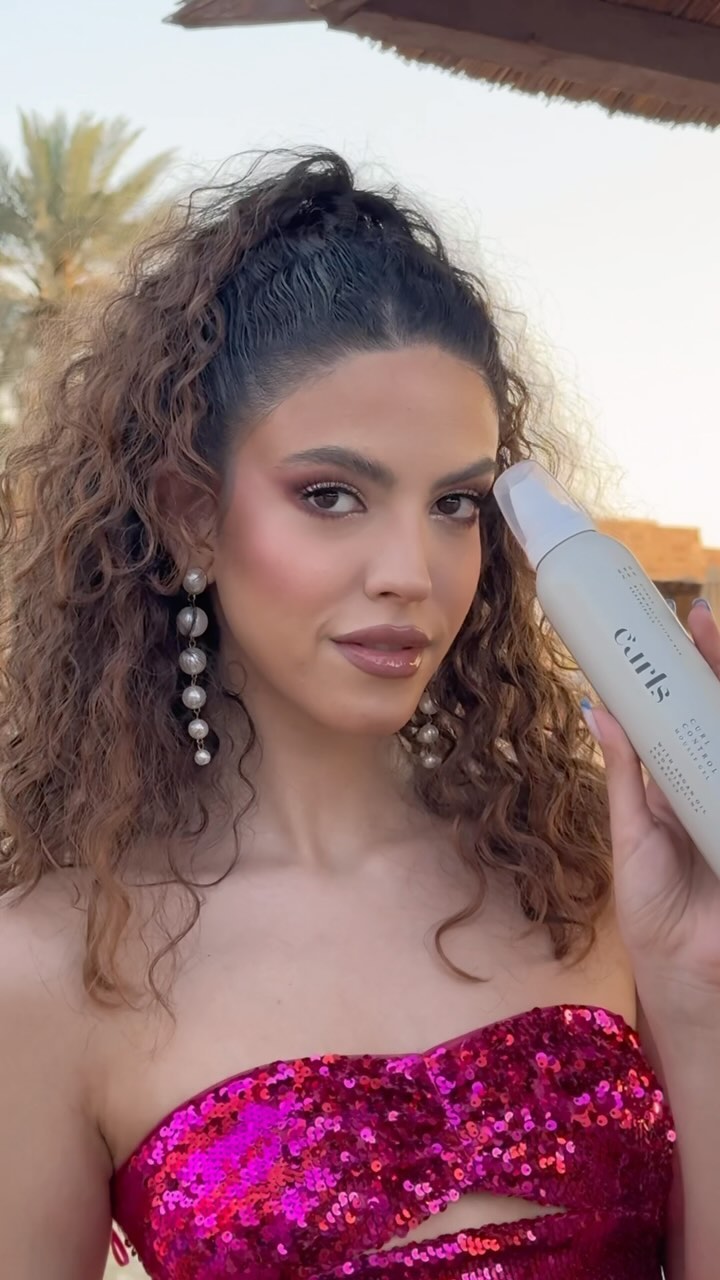 KYANA Professional Hair Products Facebook ad: Αυτές οι υπέροχες μπούκλες έχουν ένα μόνο μυστικό…