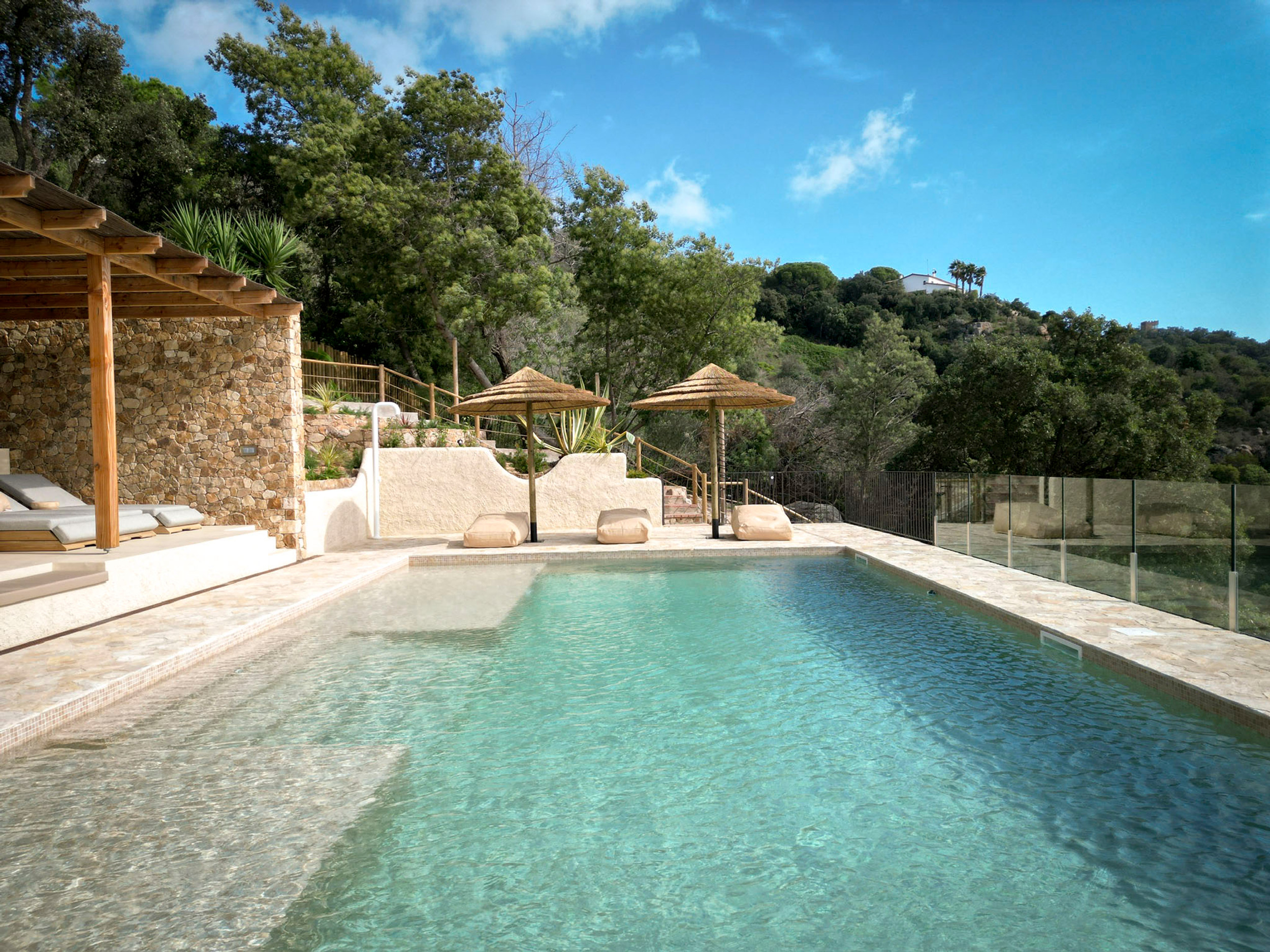 Zazu Villa's Facebook ad: Vakantievilla aan de Costa Brava