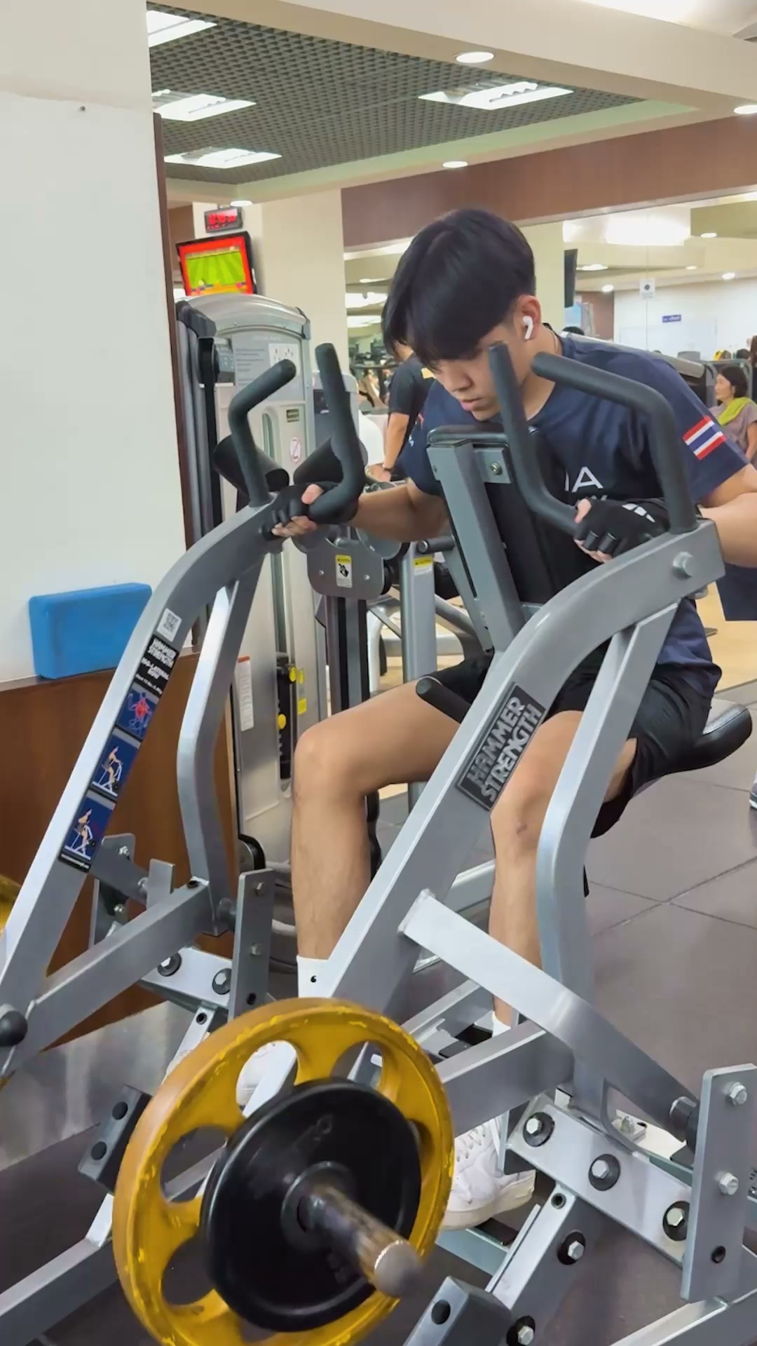 Bangkok Sports Massage Facebook ad: Sports Massage เริ่มต้น 60 นาที เพียง 950 บาท จองเลย!