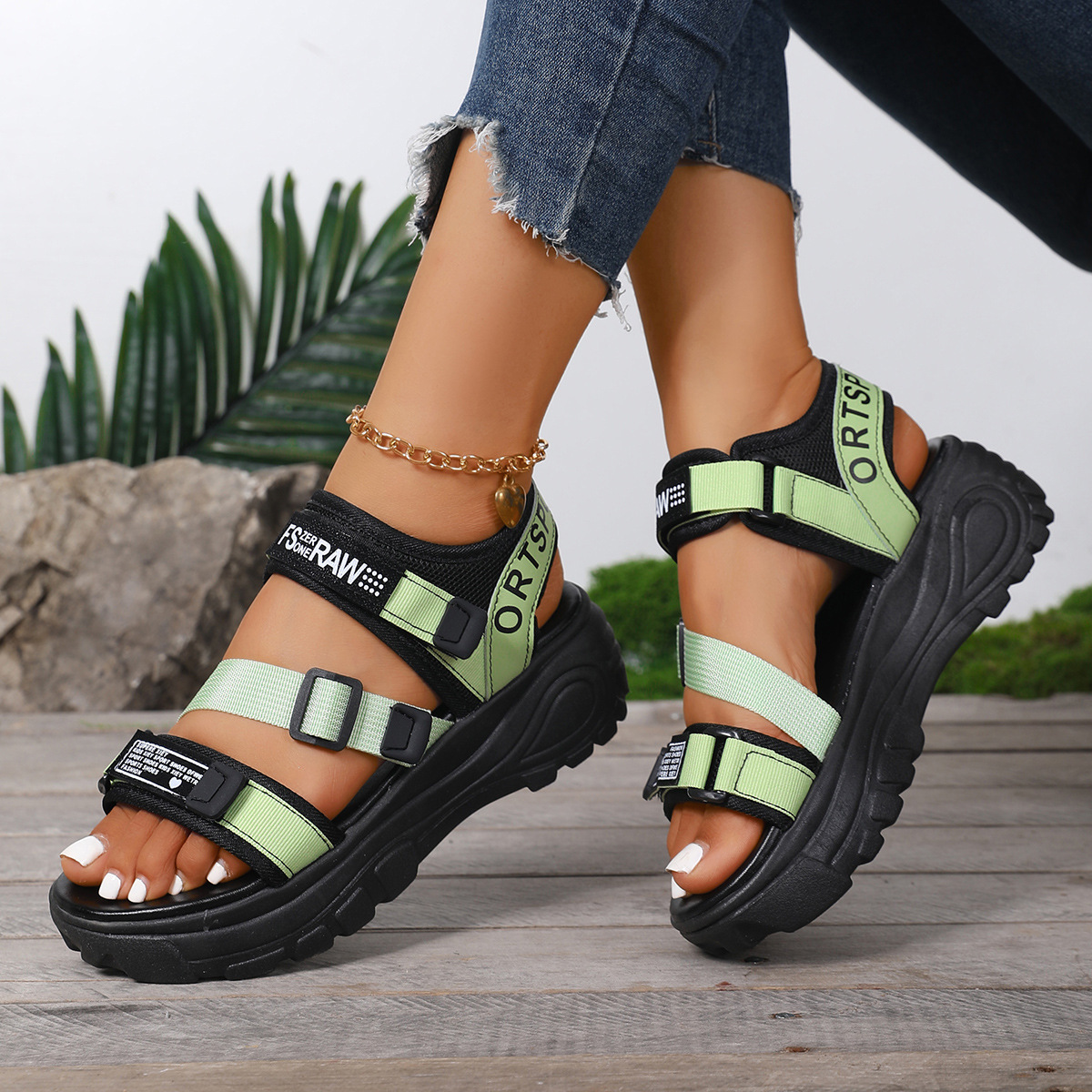 Outletshops Facebook ad