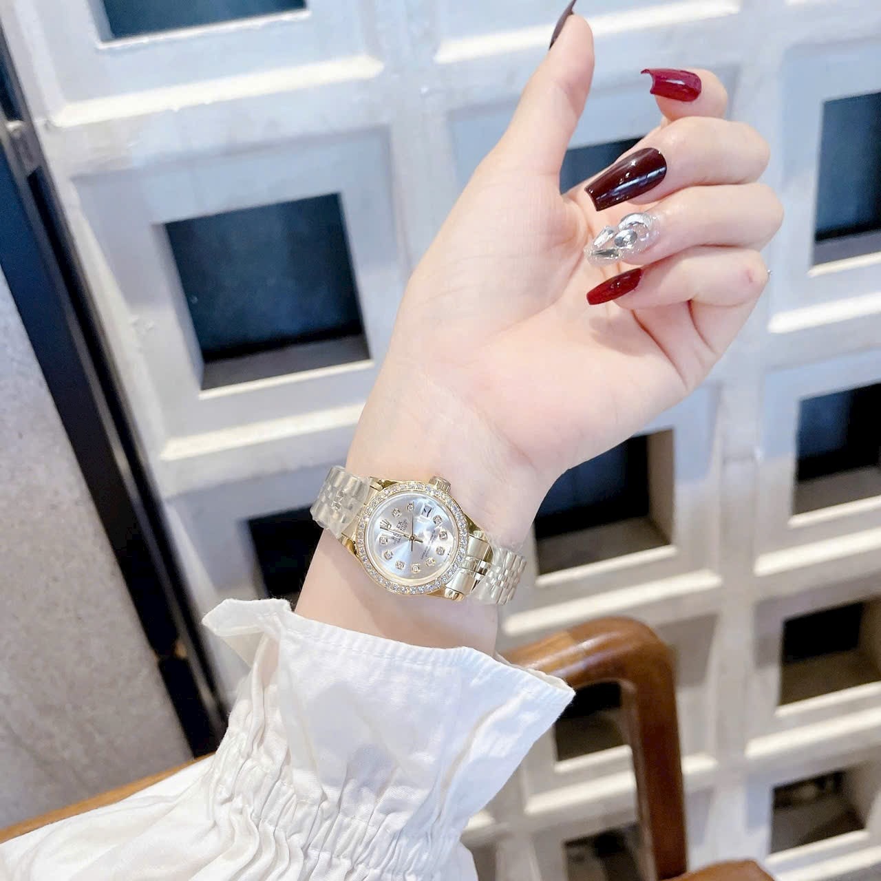 VF STORE - LUXURY Facebook ad: RL hàng loại 1, đính đá cz lấp…
