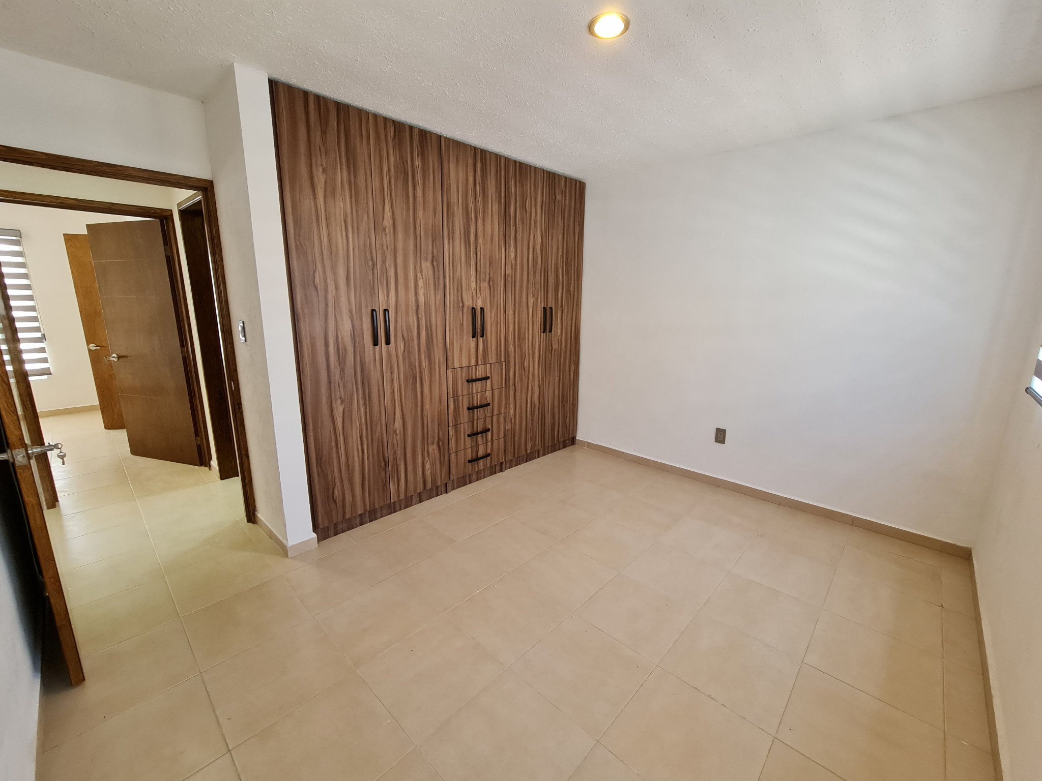 Carlos Meza Facebook ad: 3 habitaciones 2 baños Apartamento