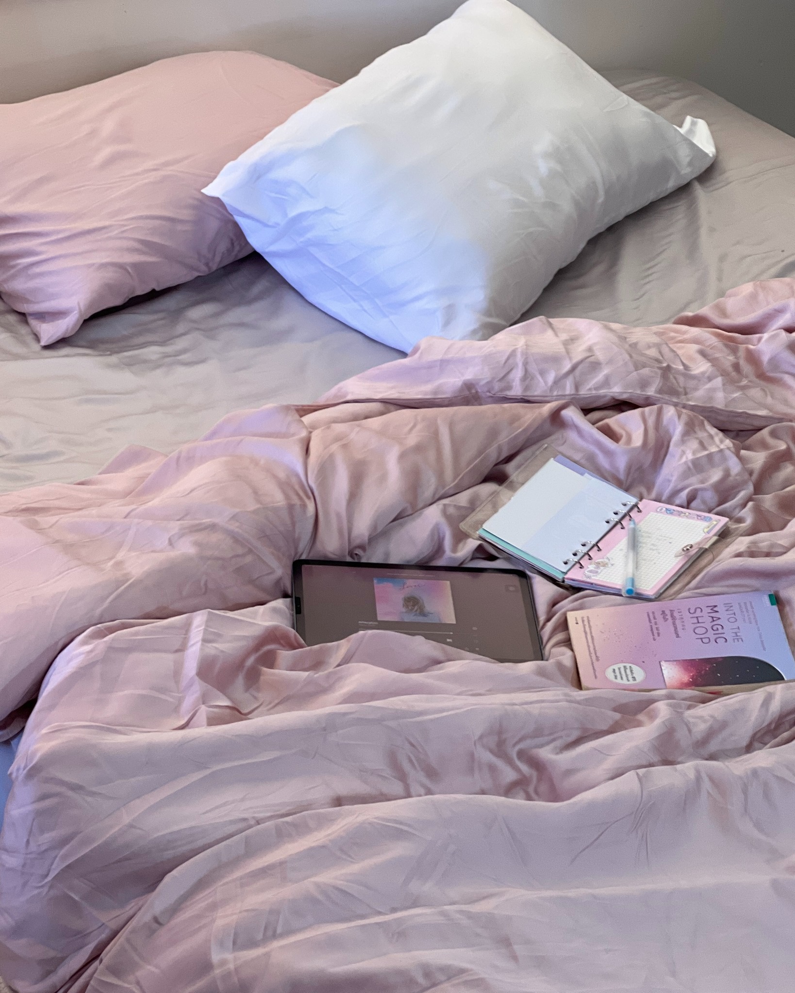 Beneath. Luxury Bedding Facebook ad