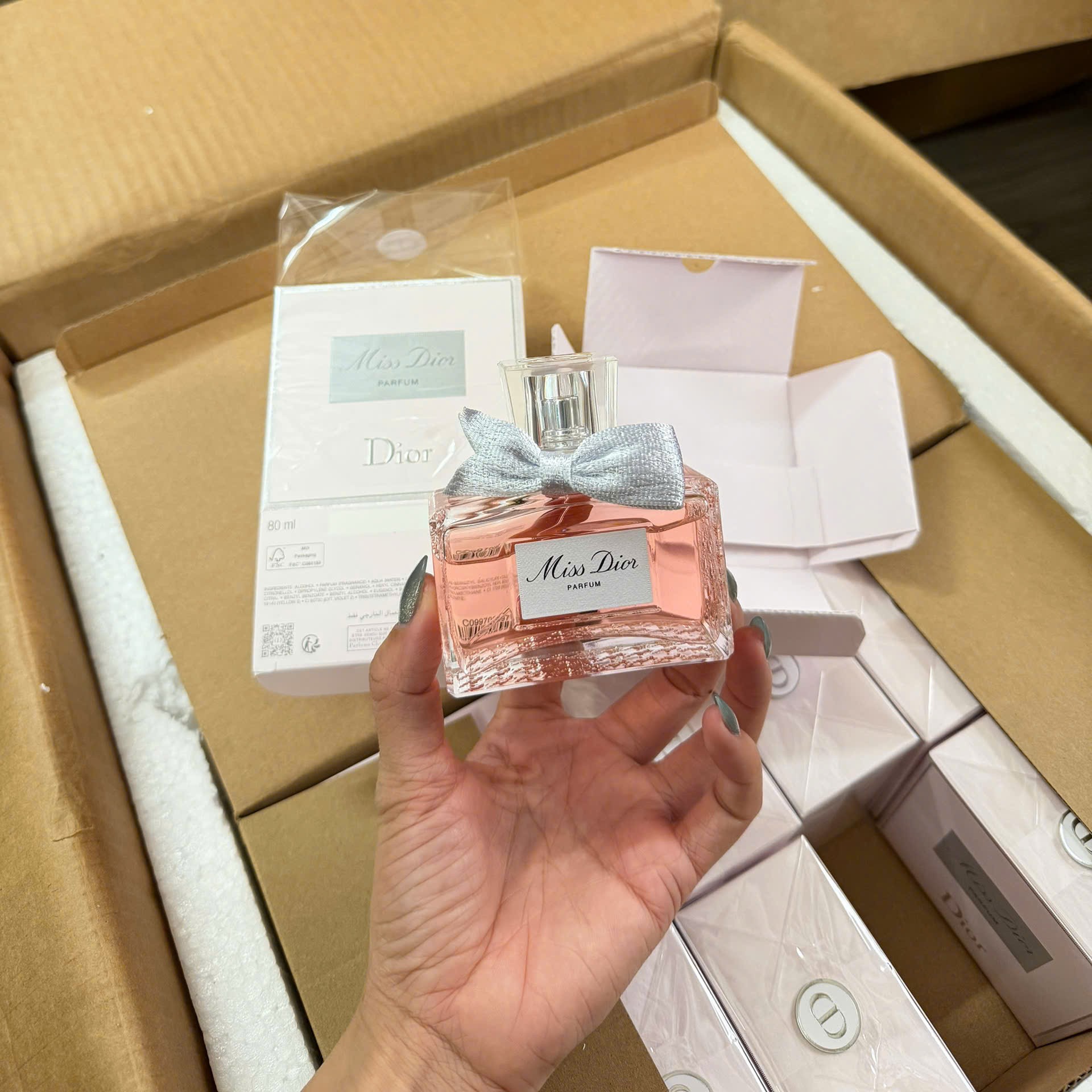 고급 향수 - Luxury Perfume Top 1 Kr Facebook ad: BUY 1 GET 1