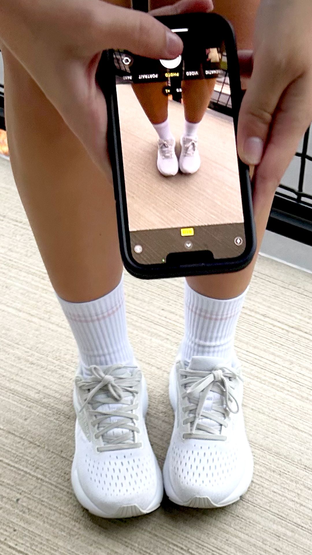 Feetures Facebook ad