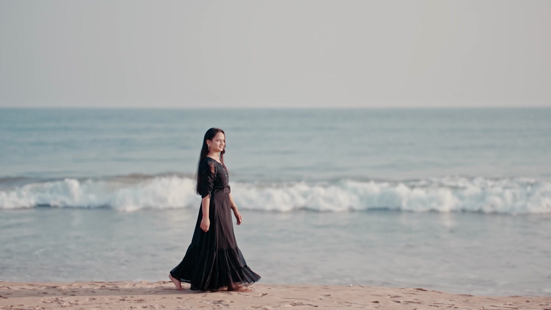 The Cinewedders Facebook ad: Get a complimentary prewedding shoot! Book Your Wedding…