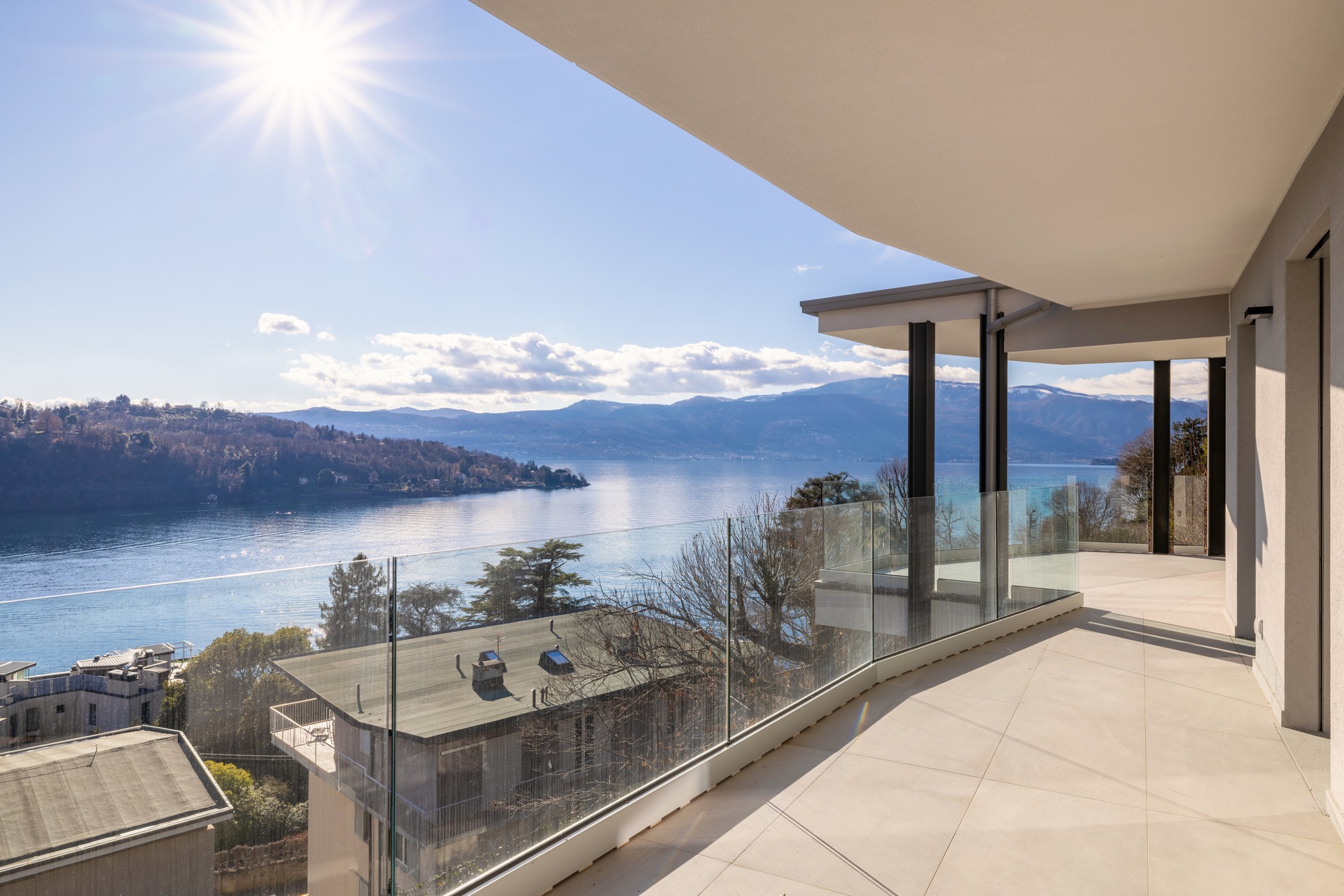 EV Lago Maggiore - Lago d'Orta Facebook ad: Luxury penthouse sospeso tra cielo e lago