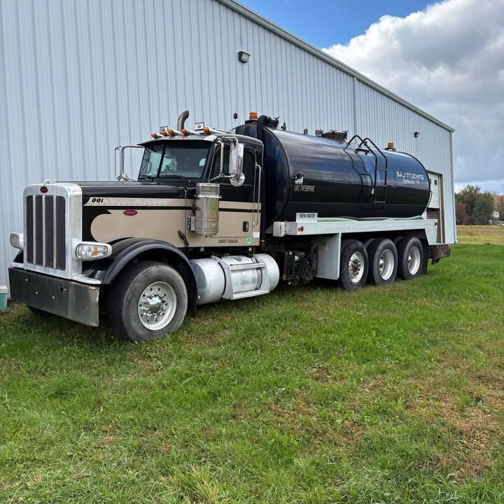 Garage: Buy & Sell Vehicles & Equipment Facebook ad