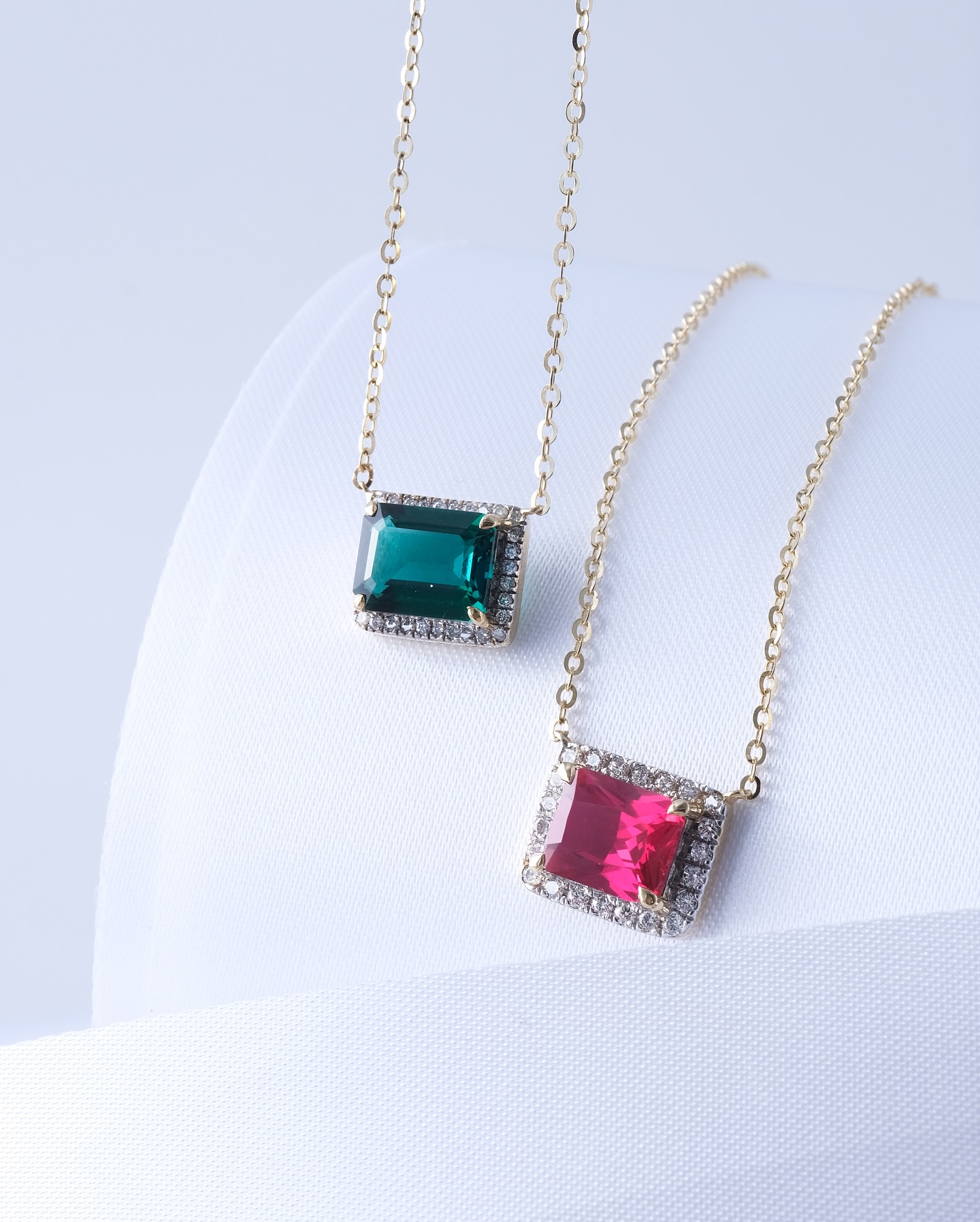 Diagold Jewelry Facebook ad: Tu Es Aurora Necklace, DiaGold
