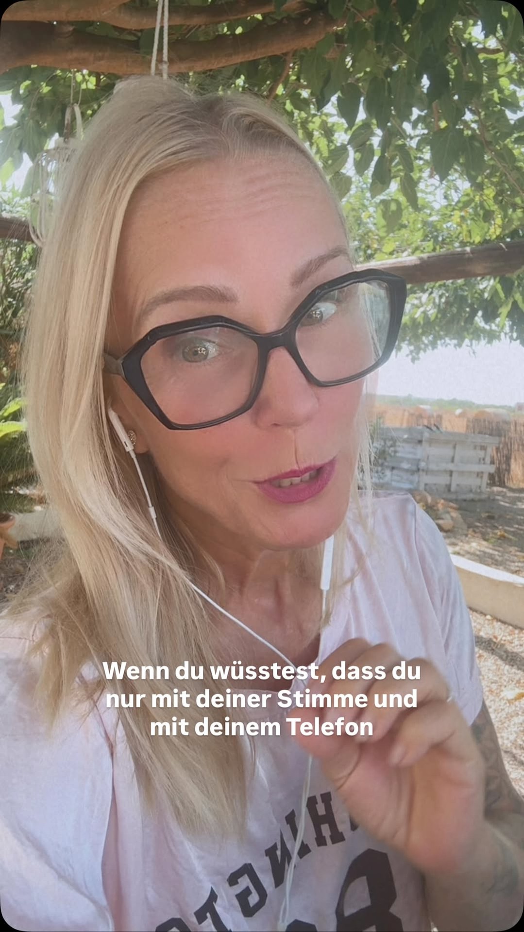 Michaela Prazak Facebook ad: Starte deine hochbezahlte Remote-Karriere im Feminine…