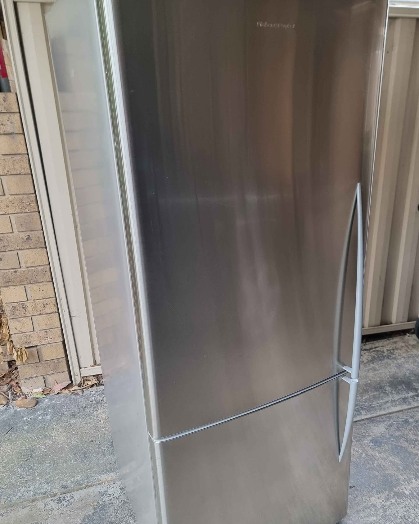 Kodi Wood Facebook ad: Fisher&Paykel 448L Fridge Freezer, Delivery or pick up
