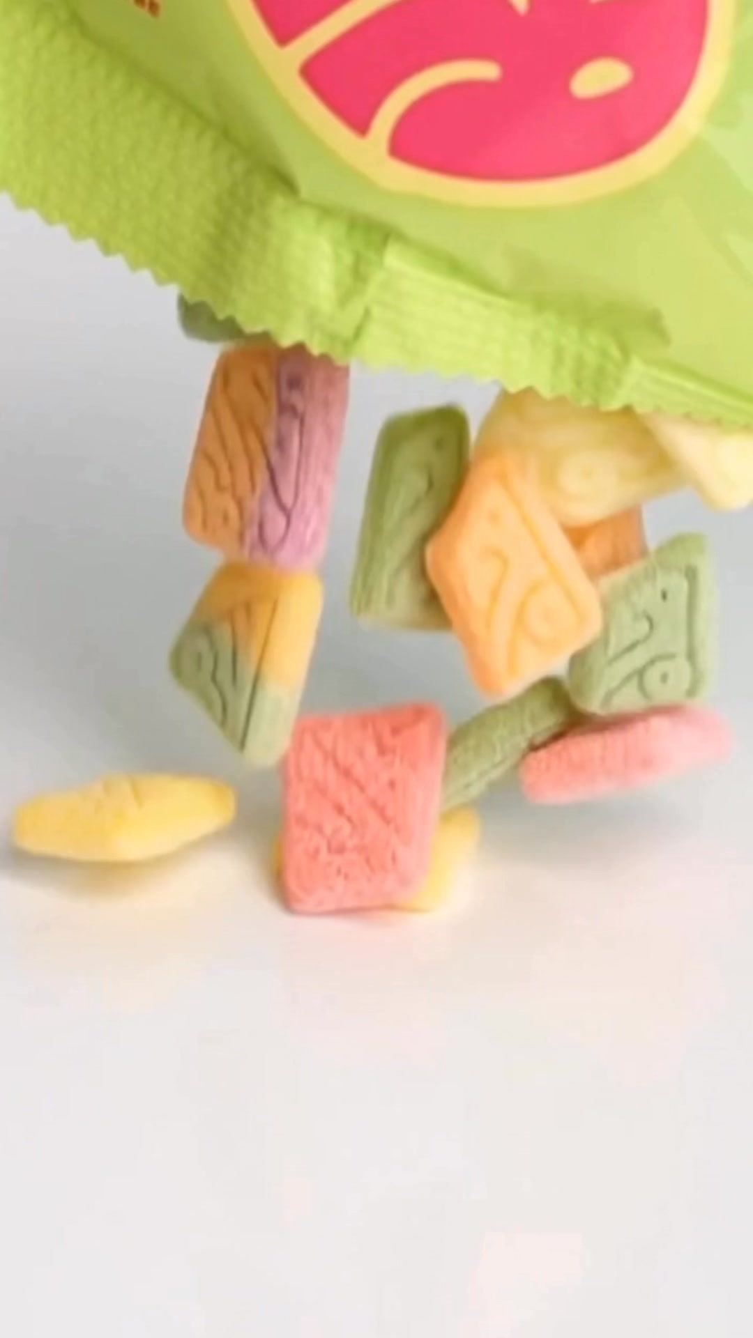 ZingCandy Facebook ad: Swedish Candy Everyone Is Talking About